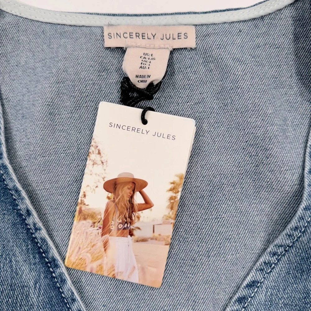 SINCERELY JULES Denim Jean Vest Crop Light Wash Rose Gold Buttons NWT Size Large - Picture 6 of 6